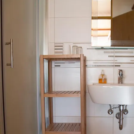 Apartma Pri Kajzarju *
