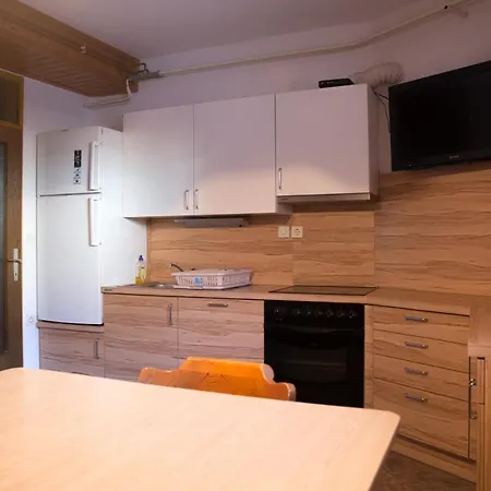 Apartma Pri Kajzarju *